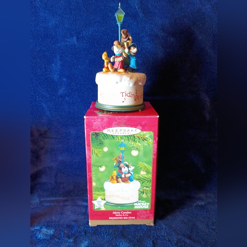 Vintage 2001 Disney Merry Carolers Hallmark Keepsake Musical Ornament
